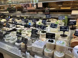 481-biocoop-crolles-magasin-alimentation-bio-fromage-coupe-service-traditionnel.webp